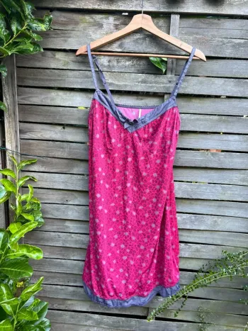 Nuisette élégante de la marque Kookaï , taille L, en très bon état.