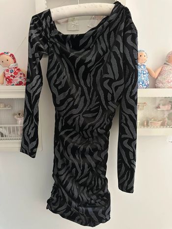 Robe moulante zèbre argenté