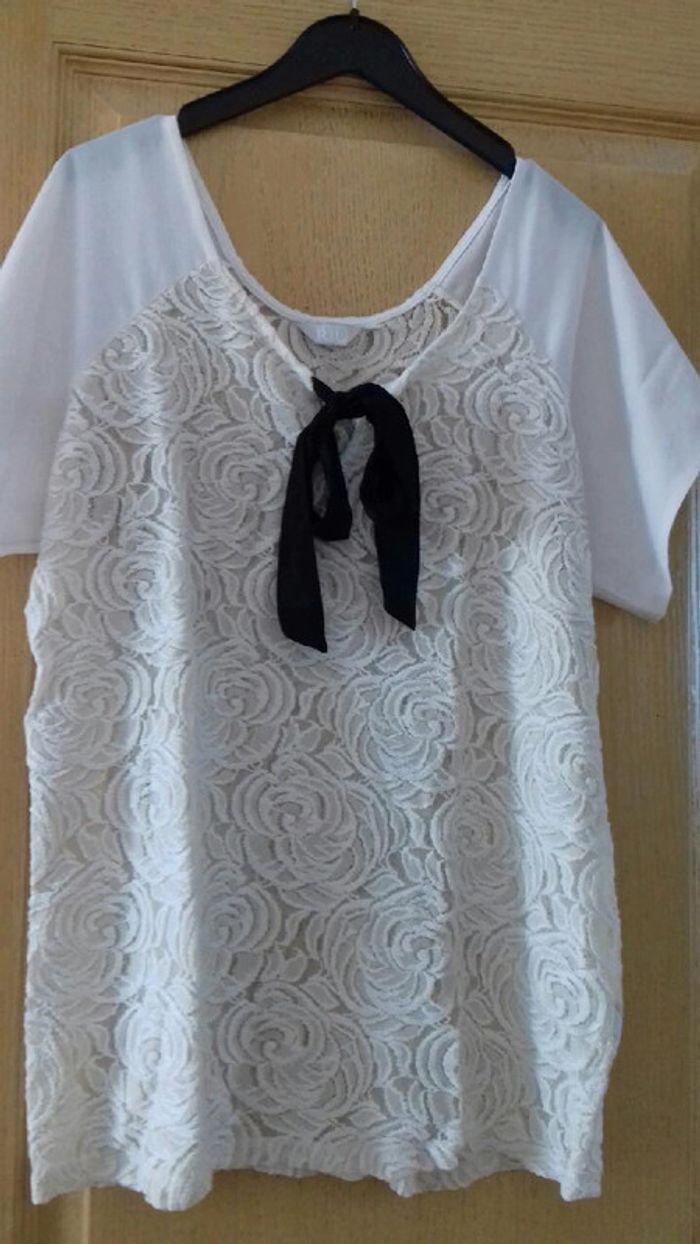 Tee shirt Jacqueline Riu dentelle écru noeud noir taille 44