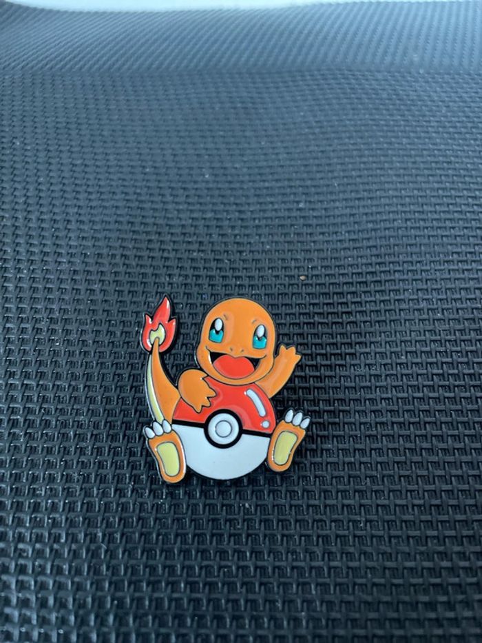 Pin’s Salameche pokeball charmender Pokémon broche en très bon état - photo numéro 2