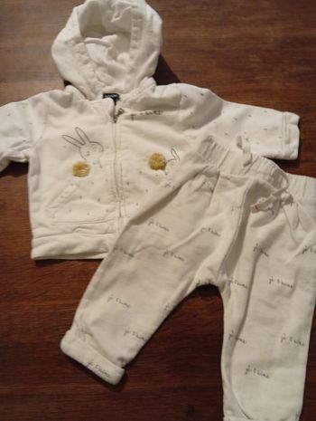 Ensemble taille 6 mois marque Kiabi