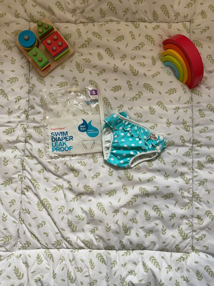 couche de piscine lavable turquoise a pois blanc 6/8 kg environ 6 mois