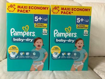 2 paquets couches Pampers Taille 5+