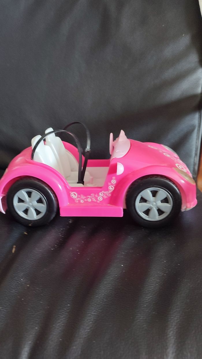 Voiture rose en bon état. - photo numéro 3