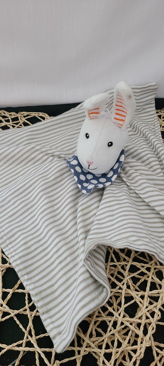 Lapin IKEA doudou plat rayé gris et blanc