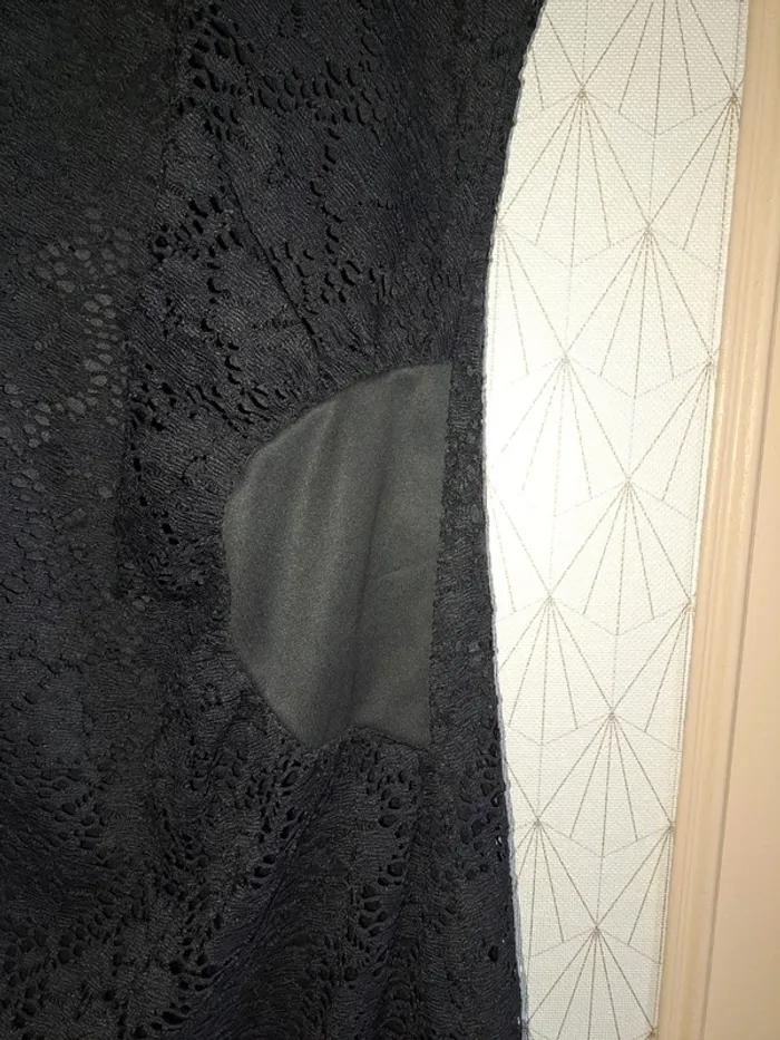 Superbe robe noire no excuse 36 comme neuve dentelle doublure jusqu'en bas, effet plissé à la taille - photo numéro 2