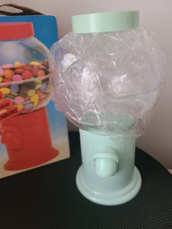 Distributeurs de collations en plastique