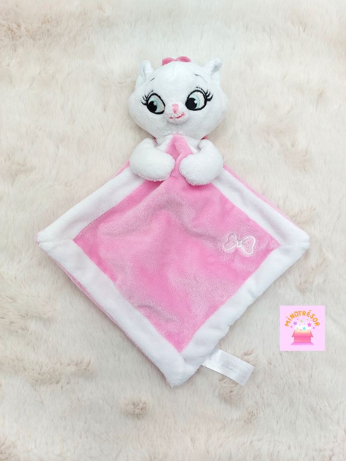 Doudou plat chat Marie les Aristochats Disney Nicotoy mouchoir rose bord blanc noeud