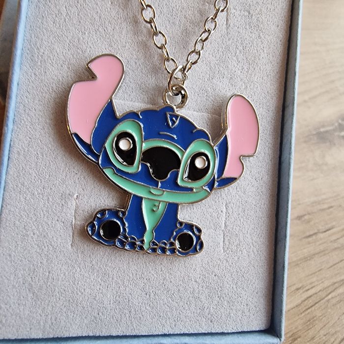 Chaîne et pendentif Stitch