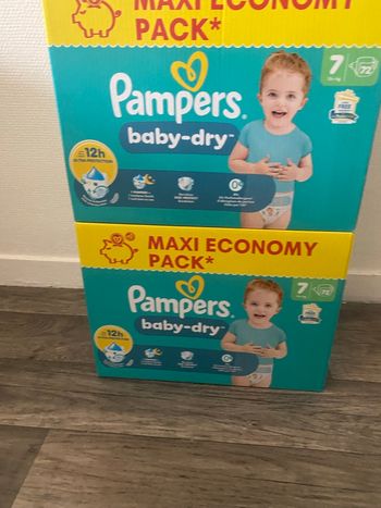 2 cartons de couches Pampers taille 7