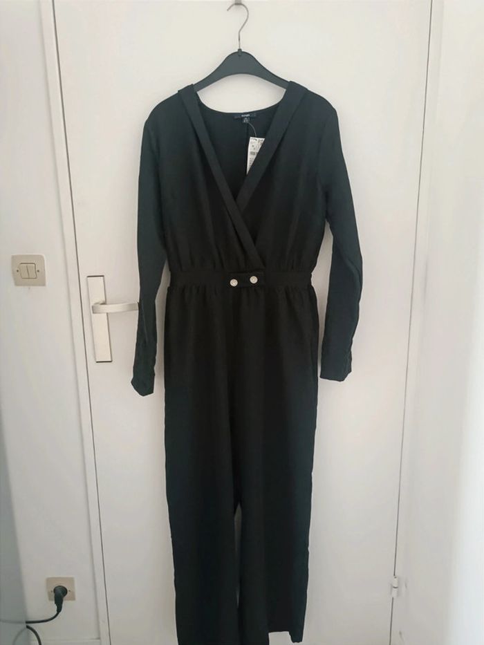 Combinaison noire cintrée avec bijoux à la taille Kiabi Taille 38 Neuf avec étiquette - photo numéro 3