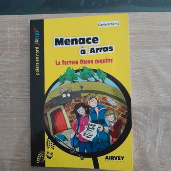 Livre poche Menace à Arras - la section Orion enquête
