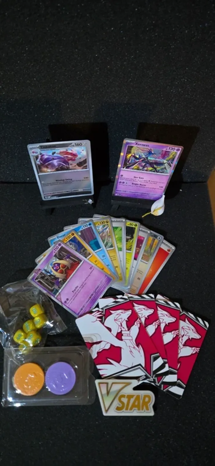 Lot de cartes Pokemon + goodies - photo numéro 3