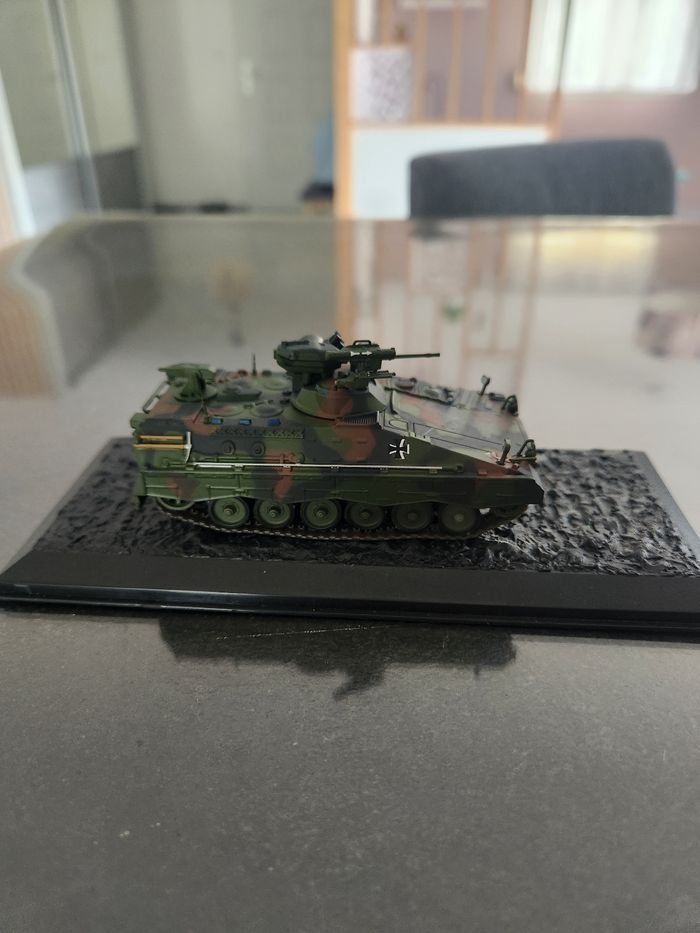 Véhicule militaire miniature - photo numéro 2