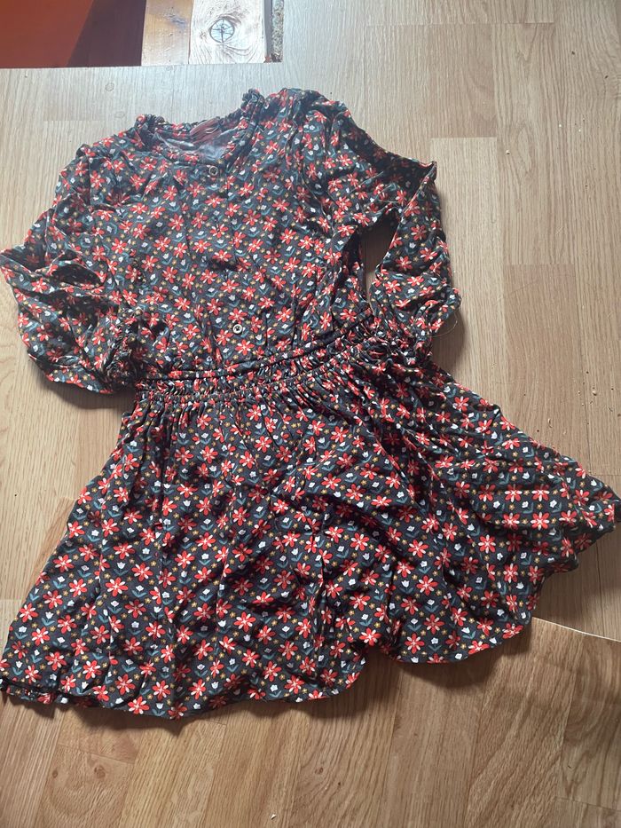 Robe taille 5 ans🌺🌺 - photo numéro 2