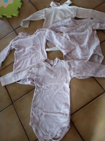 Lot 4 bodies manches longues 6 mois