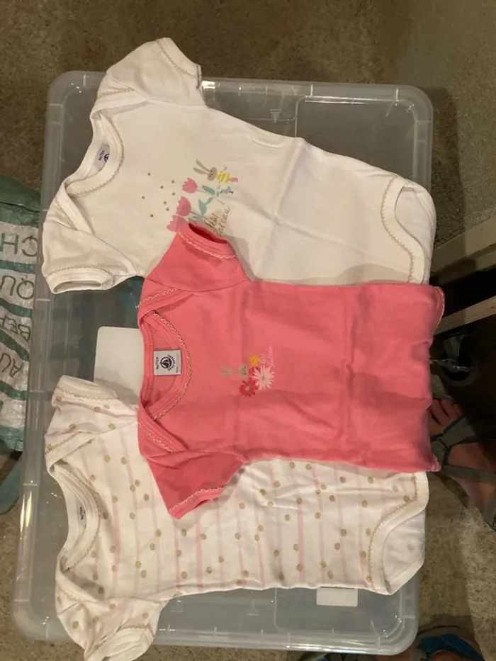 Lot de trois body, petit bateau 9 mois