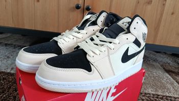 Air Jordan 1 Mid