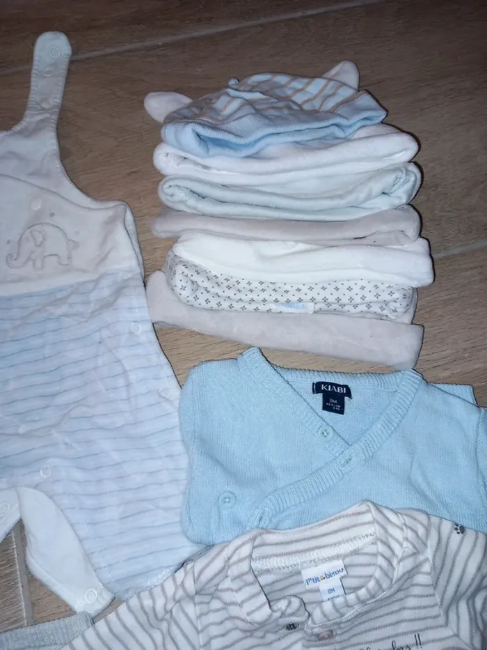 Lot 31 vêtements bébé garçon 0 mois naissance - photo numéro 5