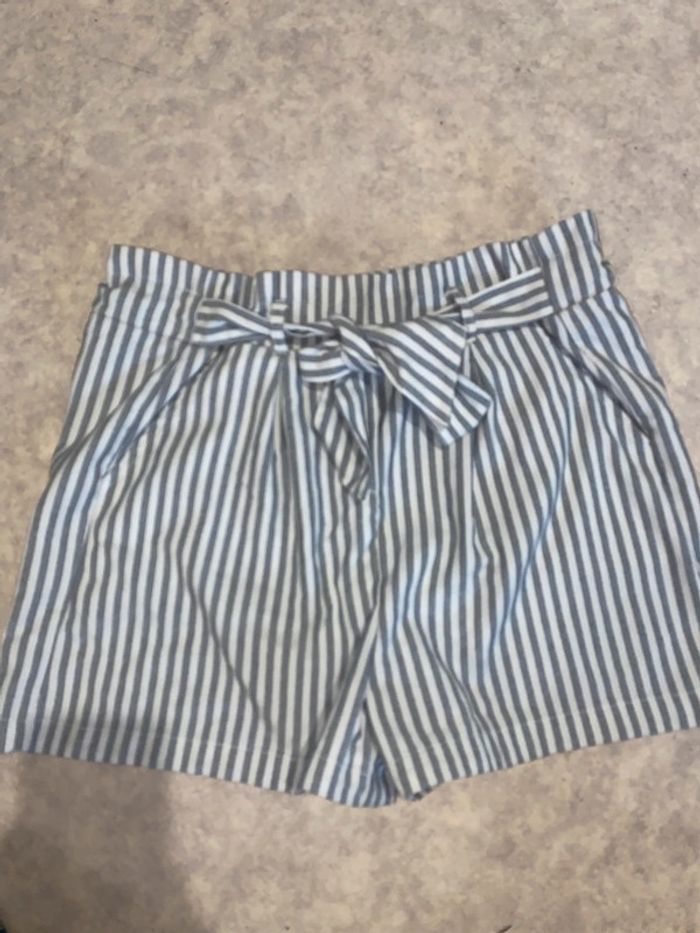 Short neuf