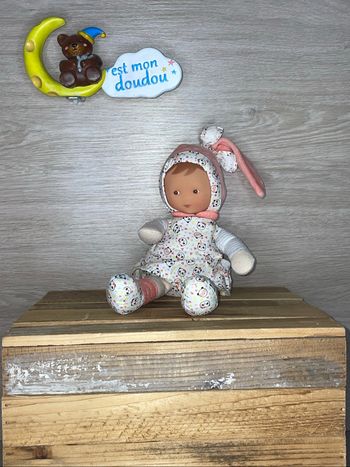COR09 doudou poupée corolle