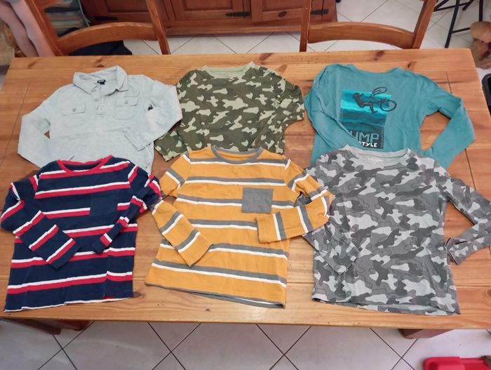 Lot de vêtements garçons 6ans - photo numéro 2