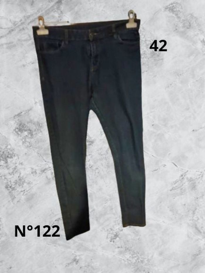 N°122 Jean bleu foncé T42. B.A. Basic. Taille basse, coupe slim.