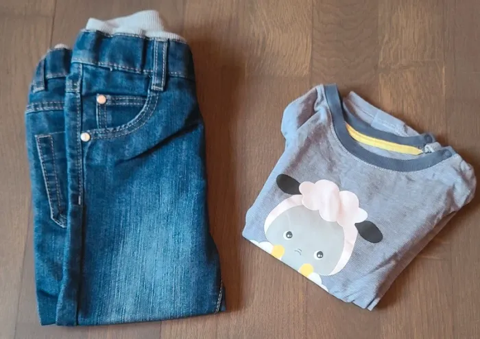 Ensemble jean + t-shirt à manches longues