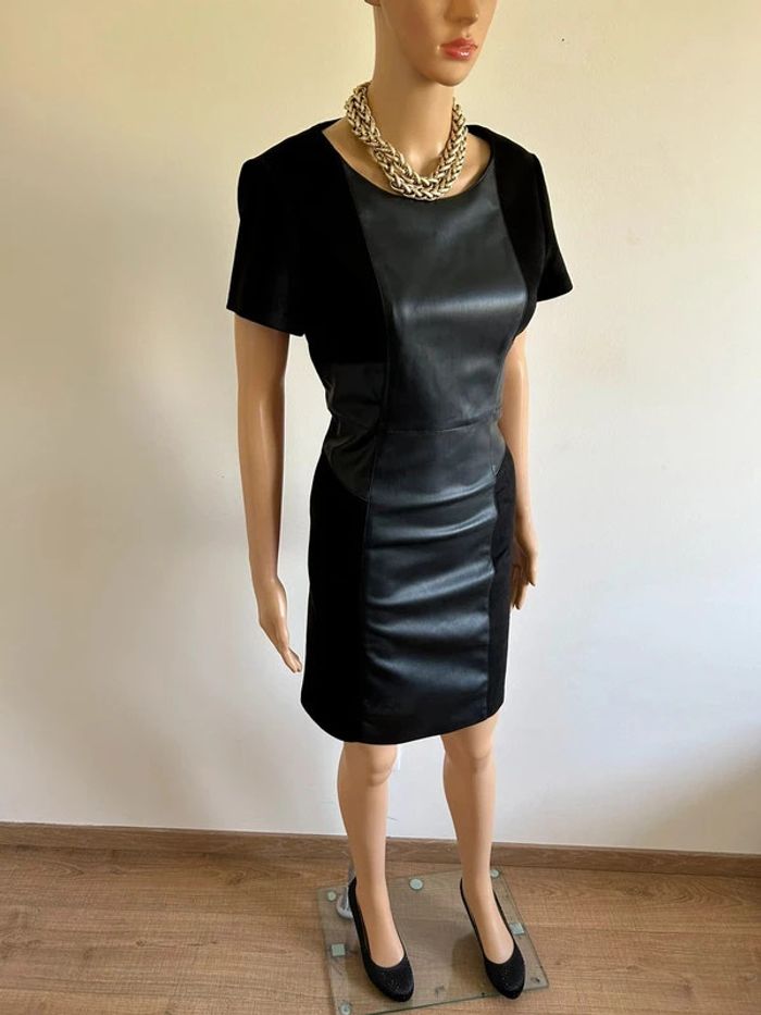 Robe noire à manches courtes avec simili cuir Only taille M jamais portée - photo numéro 4