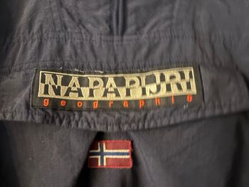 Veste coupe vent napapijiri taille 16 ans 