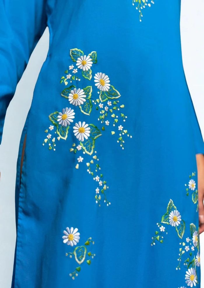 Robe tunique bleue à fleurs brodées • Blue tunic dress with embroidered flowers Size S/M - photo numéro 5