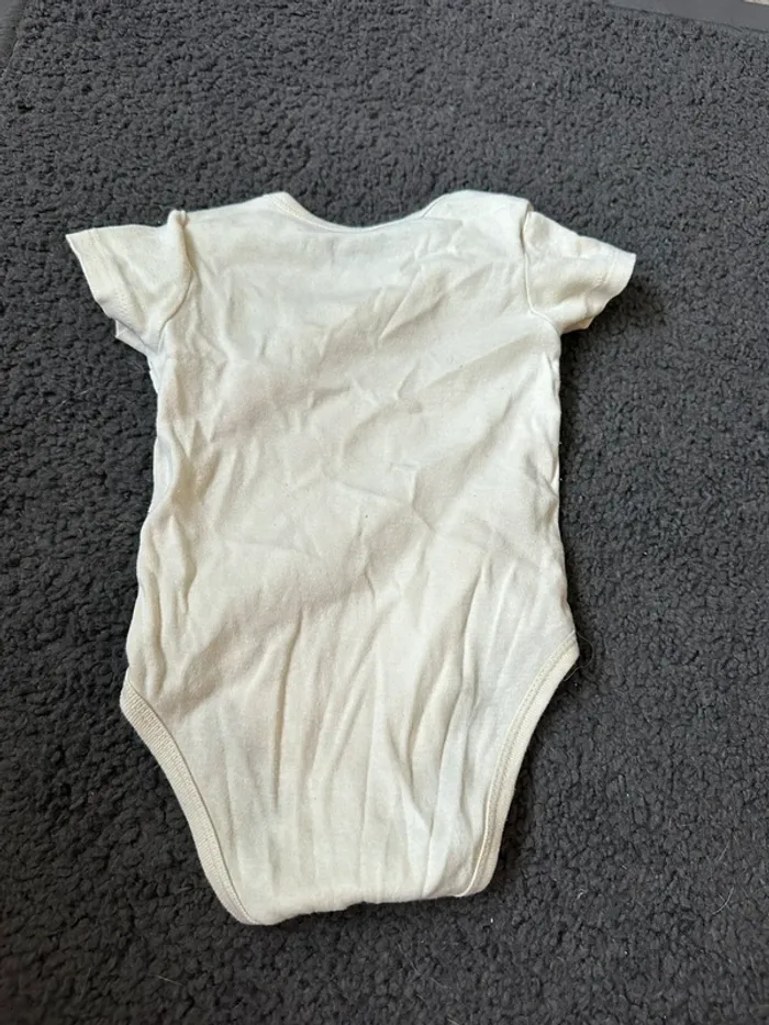 Bodies 9 mois - photo numéro 2