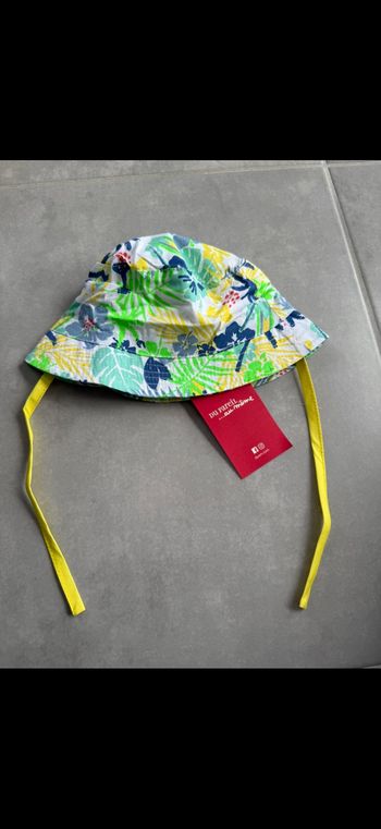 Chapeau avec ficelle 6/12 mois