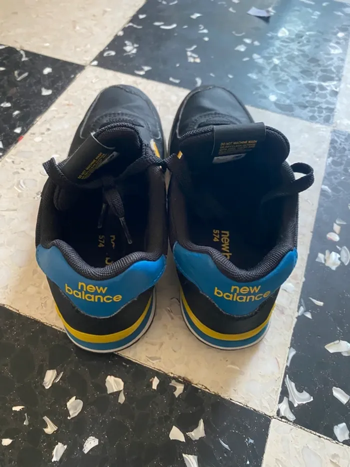 New Balance 574 – Noir / Jaune / Bleu – Taille 36 EU - photo numéro 5