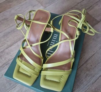 Spartiates cuir à talon pistache Minelli