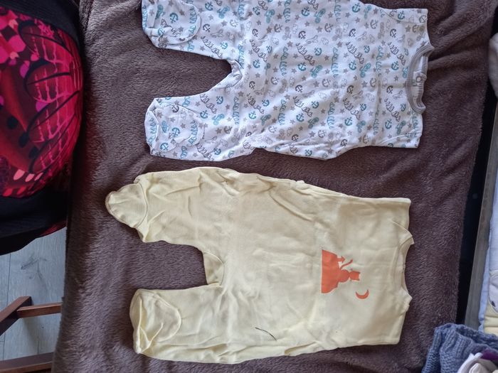 Pyjamas 1 mois - photo numéro 4