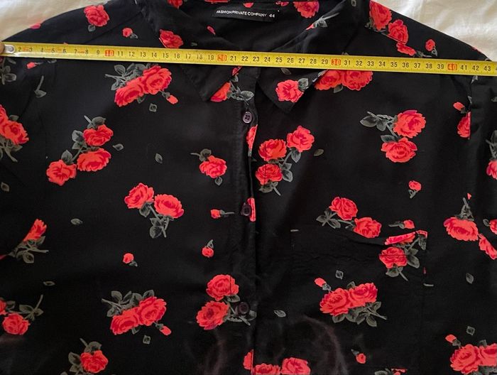 Chemisier noir avec roses »Fashion Private Company »manches longues - photo numéro 3