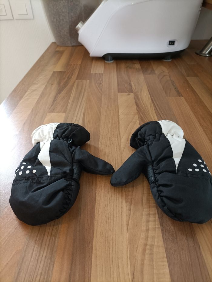 Gants mouffles ski noir et blanc flocon neige 8-10 ans - photo numéro 2