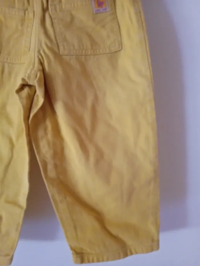 Joli pantalon moutarde.  C&A. 2 ans - photo numéro 9