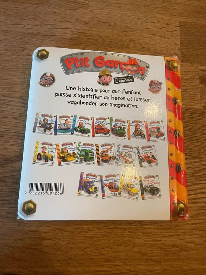 Livre P’tit garçon La tractopelle d’Axel Numéro 10 - photo numéro 3