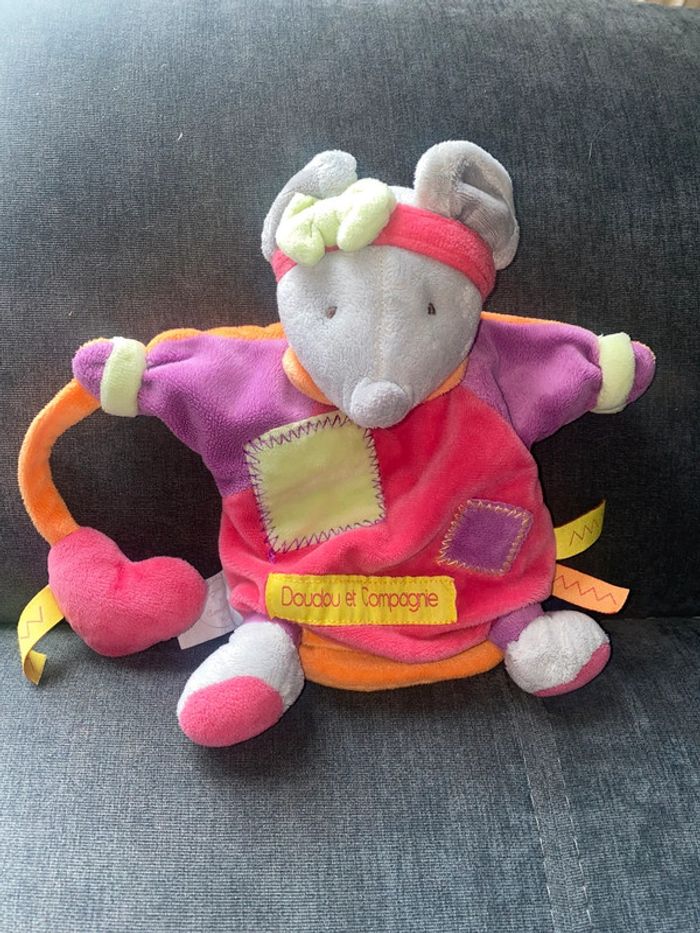 Doudou et Compagnie plat marionnette souris zigzag et son doudou cœur