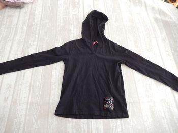 Tee-shirt fille a capuche