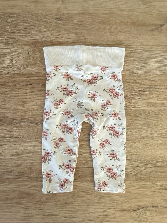 Pantalon Legging fleuri bébé fille Disney baby C&A taille 6-9 mois - photo numéro 3