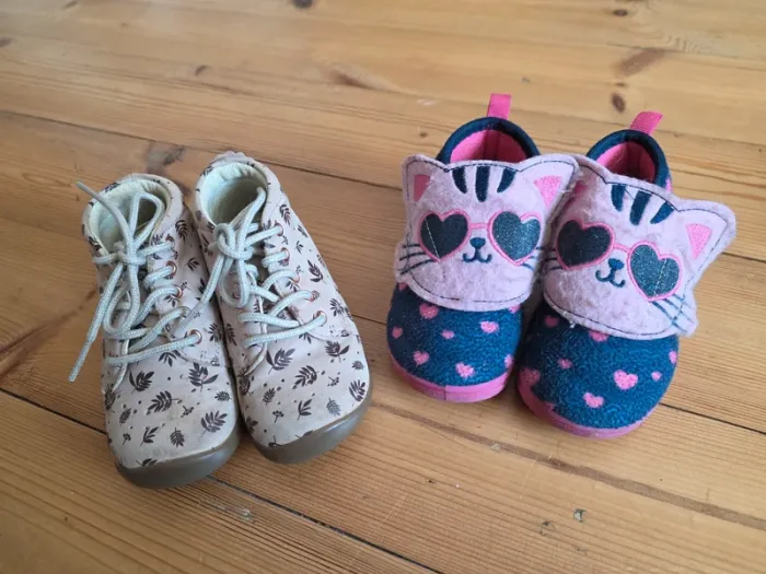 Deux paires de chaussons/chaussure 22