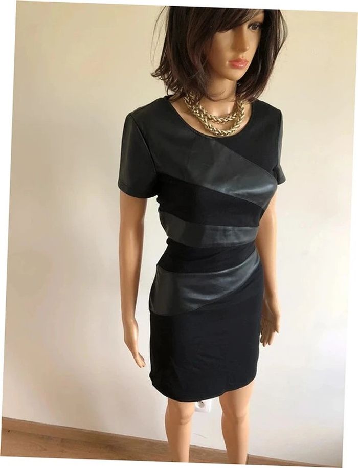 Robe noire à manches courtes avec simili cuir Only taille 38 TBE (taille petit) - photo numéro 2