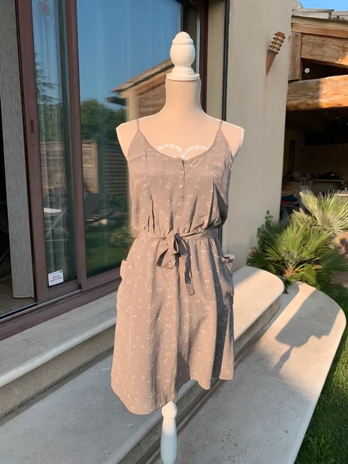 Robe à bretelle en soie grise avec des étoiles blanche taille M Sud Express - photo numéro 14