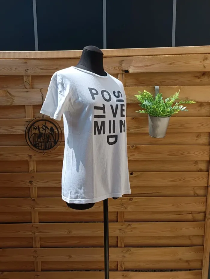 T-shirt taille M - photo numéro 2