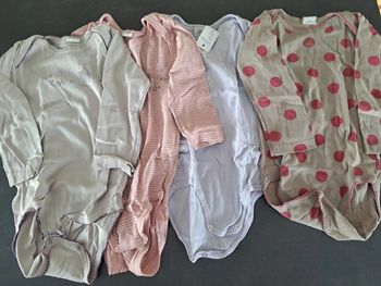 lot de 4 bodies 3ans