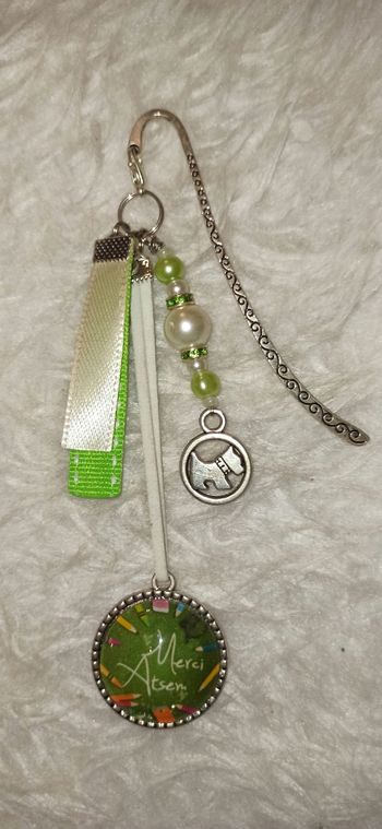 Marque page ou bijoux de sac atsem " Merci atsem "