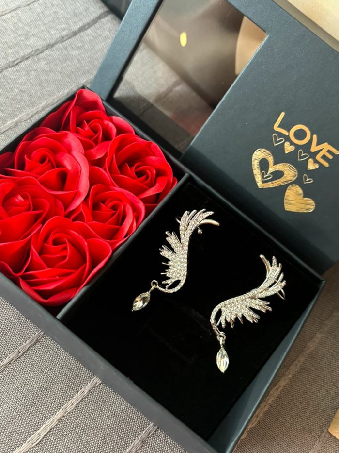 Magnifique boucles d’oreilles manchettes en forme d’ailes d’ange avec strass neuves